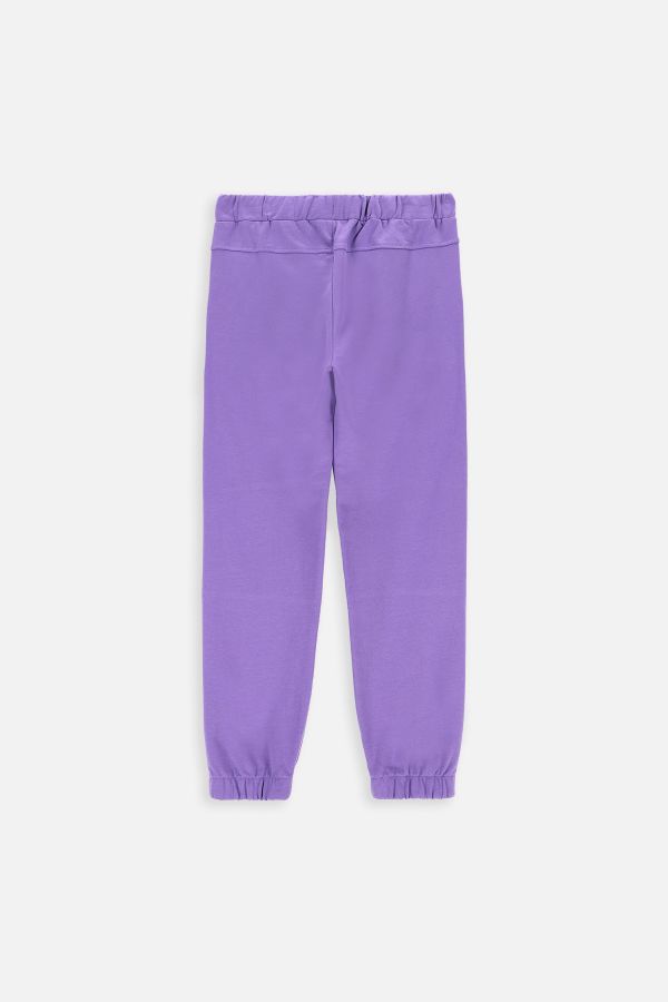 Spodnie dresowe fioletowe z kieszeniami i przeszyciami na nogawkach 2220090
