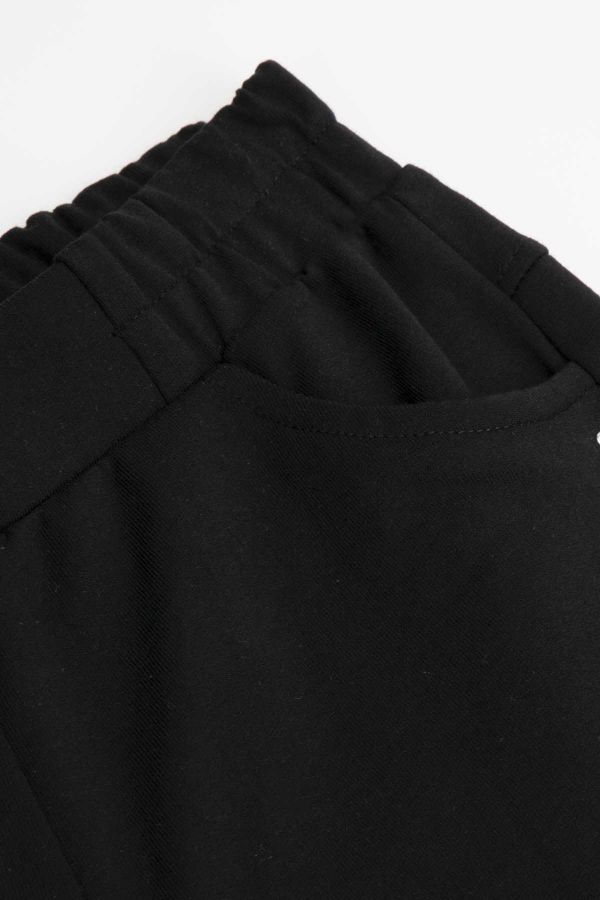 Spodnie dresowe czarne z ozdobnymi lampasami 2218527