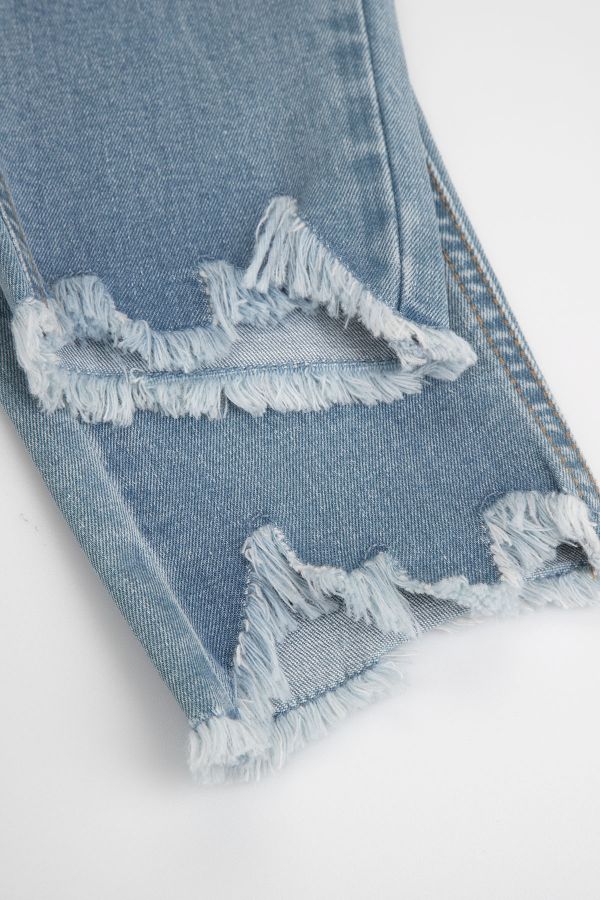 Spodnie jeansowe granatowe ze zwężaną postrzępioną nogawką, SLIM LEG 2219332