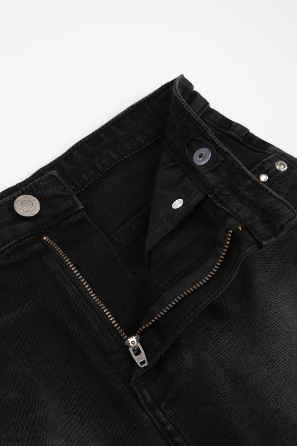 Spódnica jeansowa czarna z postrzępionym dołem i kieszeniami 2222055