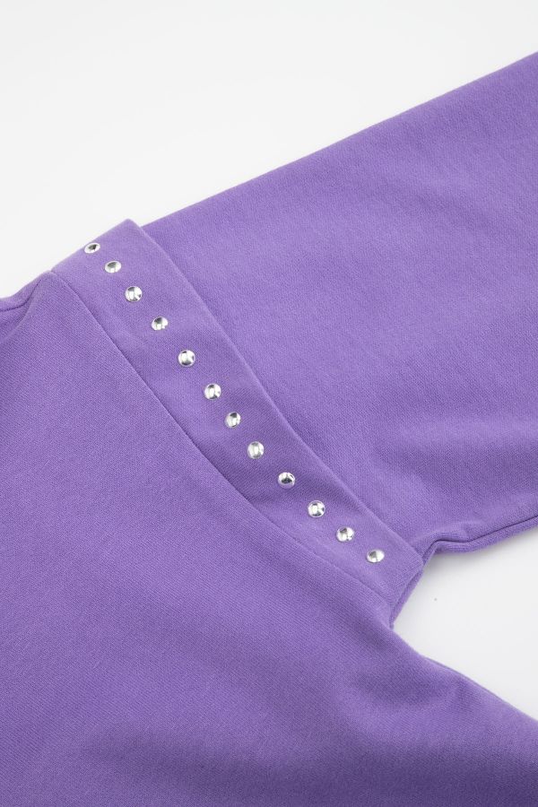 Bluza dresowa fioletowa z kapturem i ozdobnymi ćwiekami na ramionach 2220168