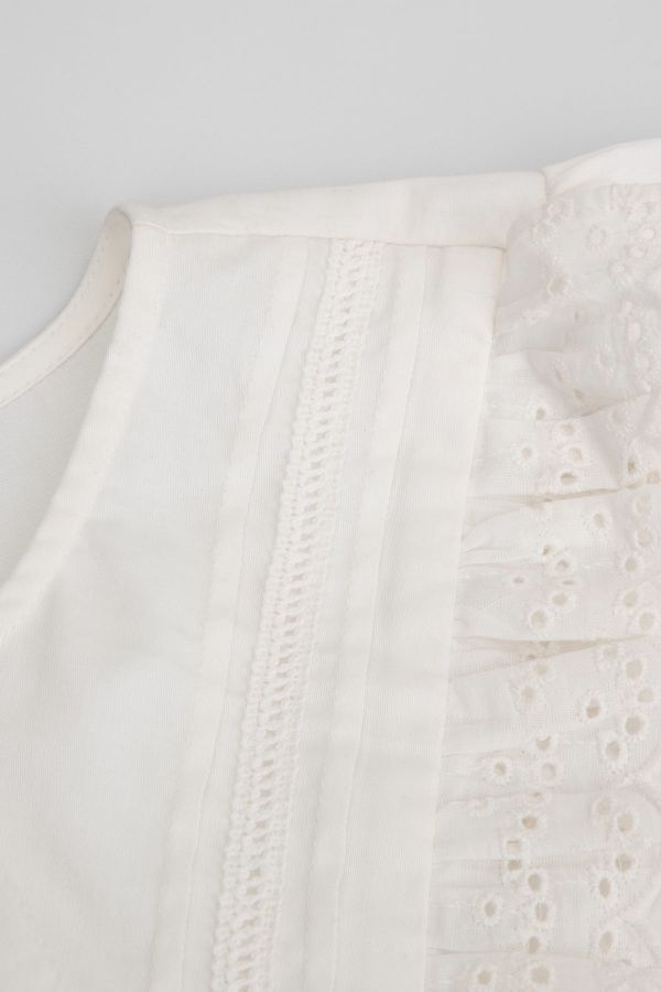 Bluzka z długim rękawem biała z haftem i falbanami 2218749