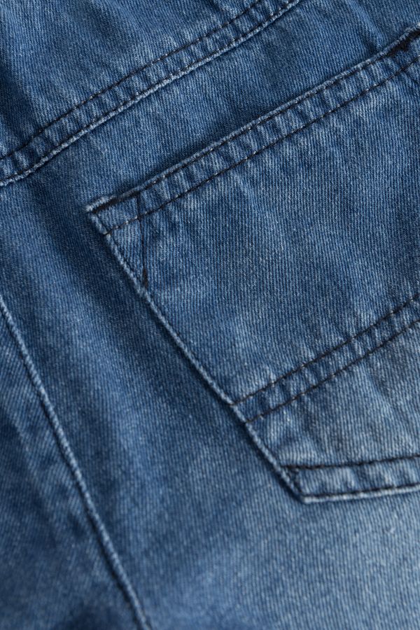 Spodnie jeansowe długie w kolorze niebieskim 2148107