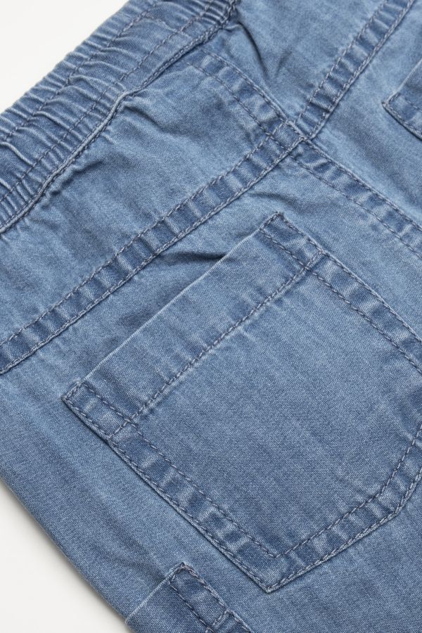 Krótkie spodenki jeansowe w kolorze niebieskim 2148328