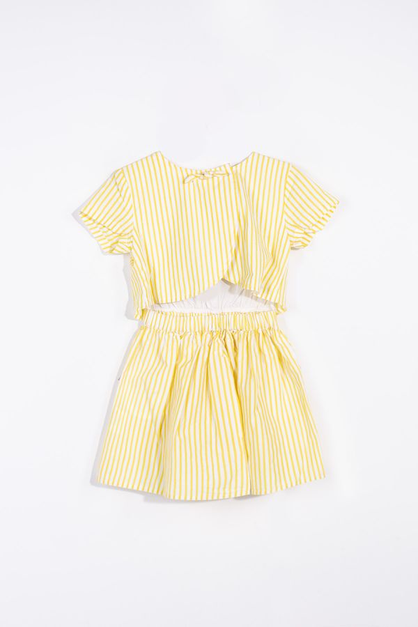 Sukienka tkaninowa z krótkim rękawem w żółte paski 2149495