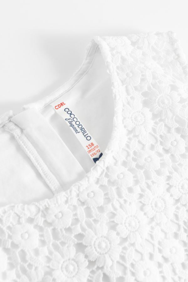 Sukienka tkaninowa bez rękawów wykończona koronką w kolorze białym 2149617