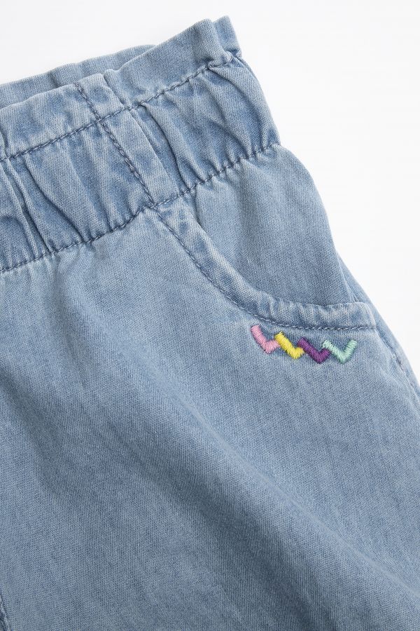 Krótkie spodenki jeansowe z ozdobnym haftem 2156788