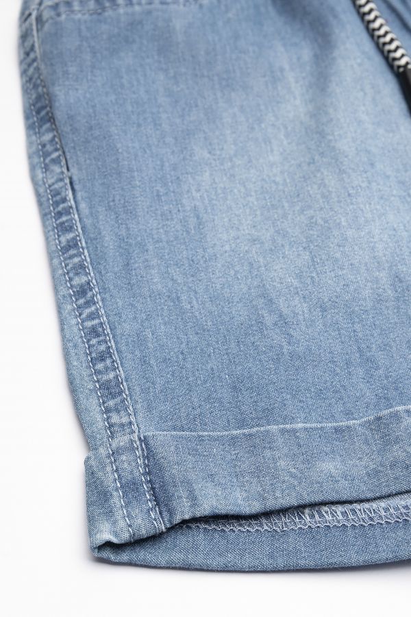 Krótkie spodenki jeansowe wiązane w pasie  2156814