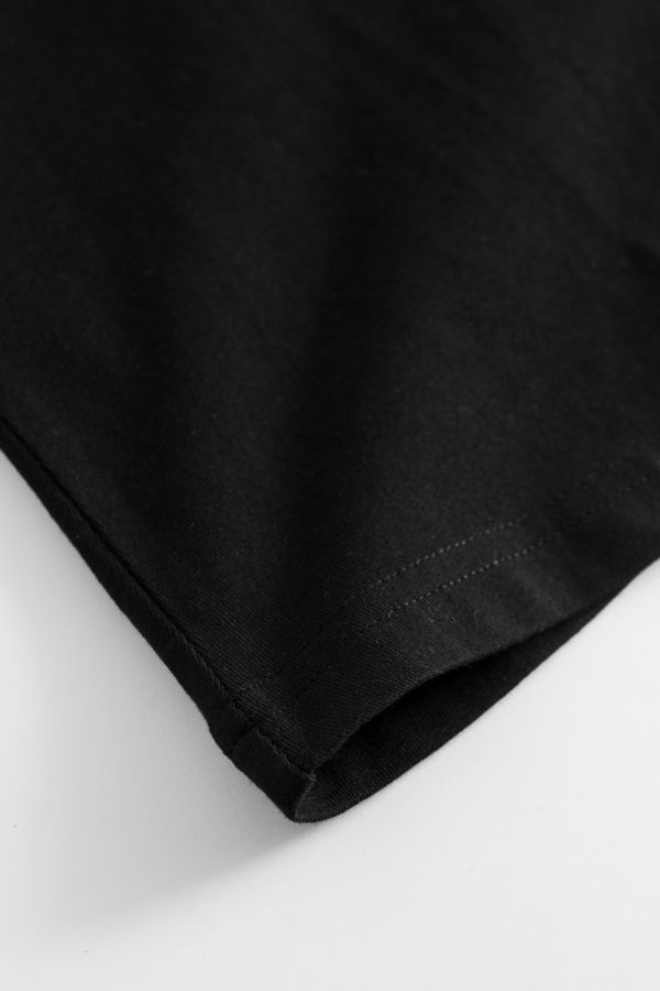 Sukienka dzianinowa czarna o fasonie t-shirtu z nadrukiem z przodu 2157308