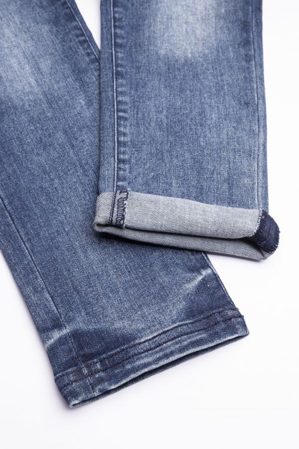 Spodnie jeansowe z efektem sprania i ozdobnymi przetarciami o fasonie SLIM 2194097