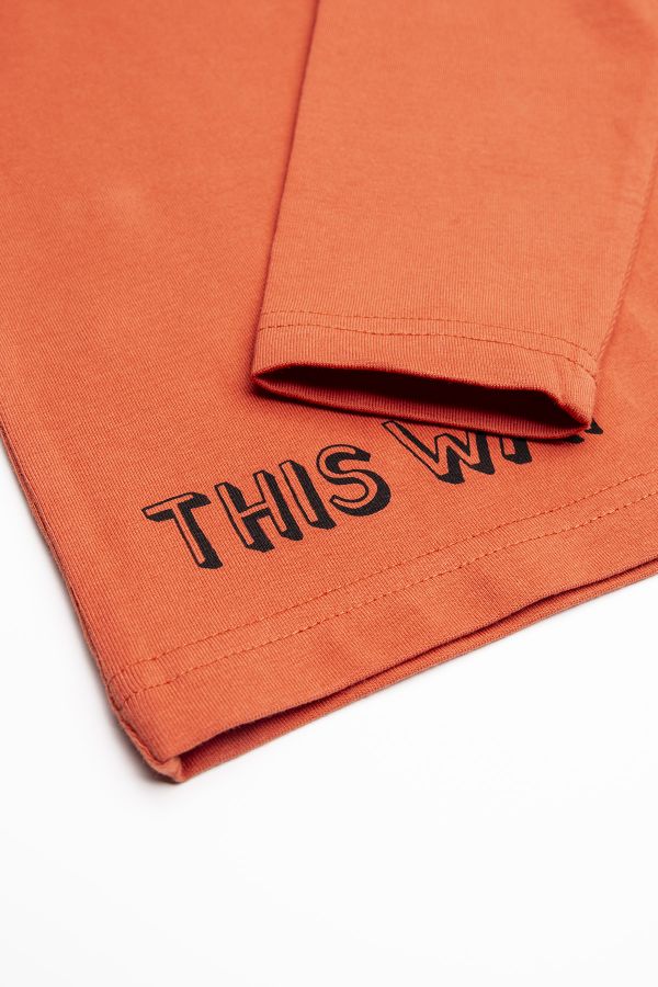 T-shirt z długim rękawem w kolorze pomarańczowym z nadrukami i ozdobnymi guzikami 2196156