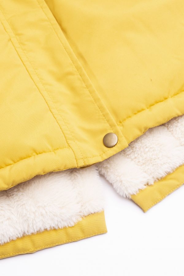 Kurtka zimowa ocieplana z futerkiem w środku w kolorze miodowym  2197437