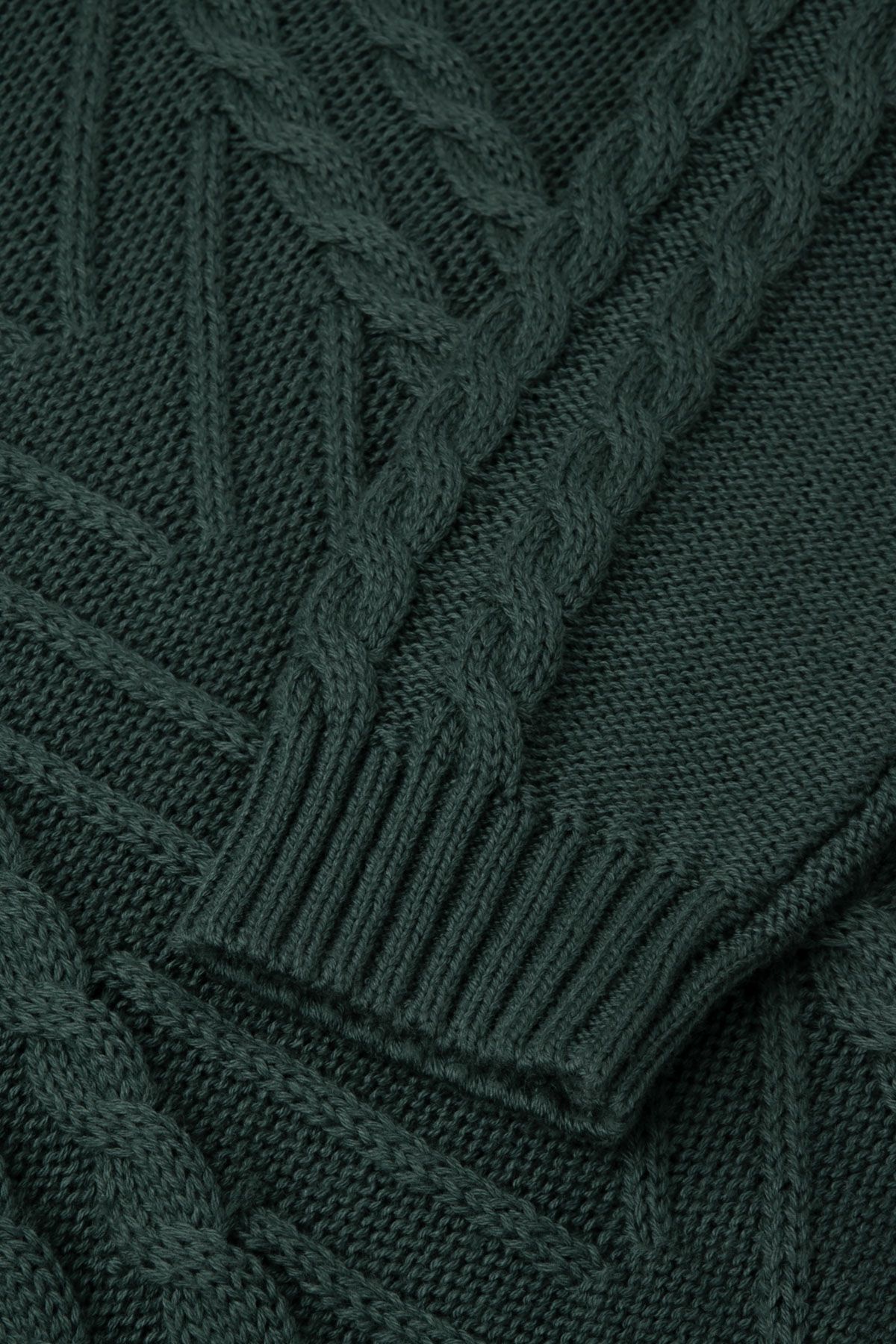 Sweter dzianinowy zielony z ozdobnym kołnierzem i splotem 2227629