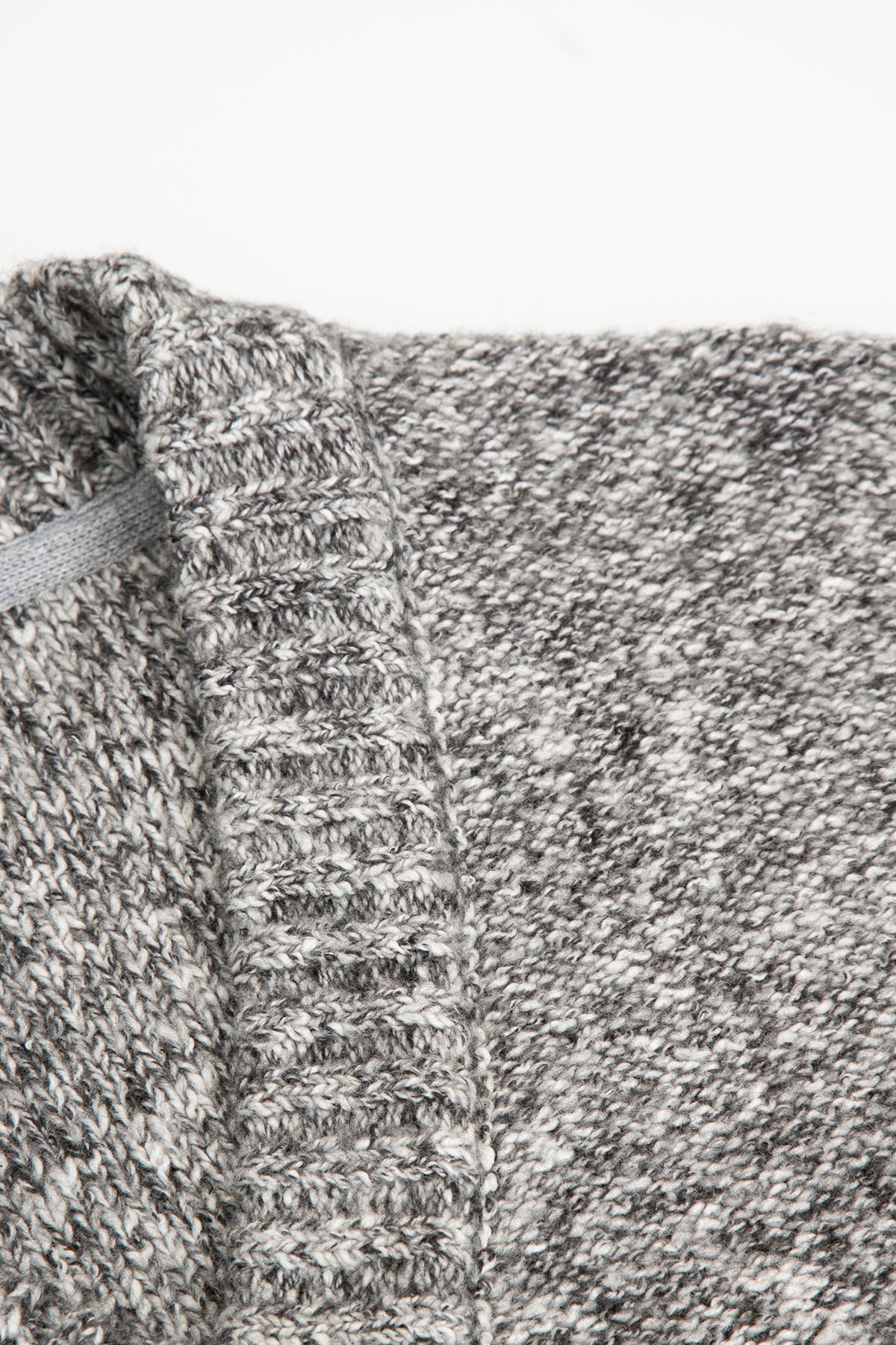 Sweter rozpinany wielokolorowy z kieszeniami i dekoltem w serek 2221251