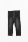 Spodnie jeansowe ze ściągaczem w pasie i efektem sprania o fasonie REGULAR 2156742