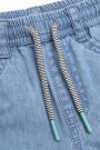 Krótkie spodenki jeansowe z podwijaną nogawką i sznurkiem w pasie 2156797